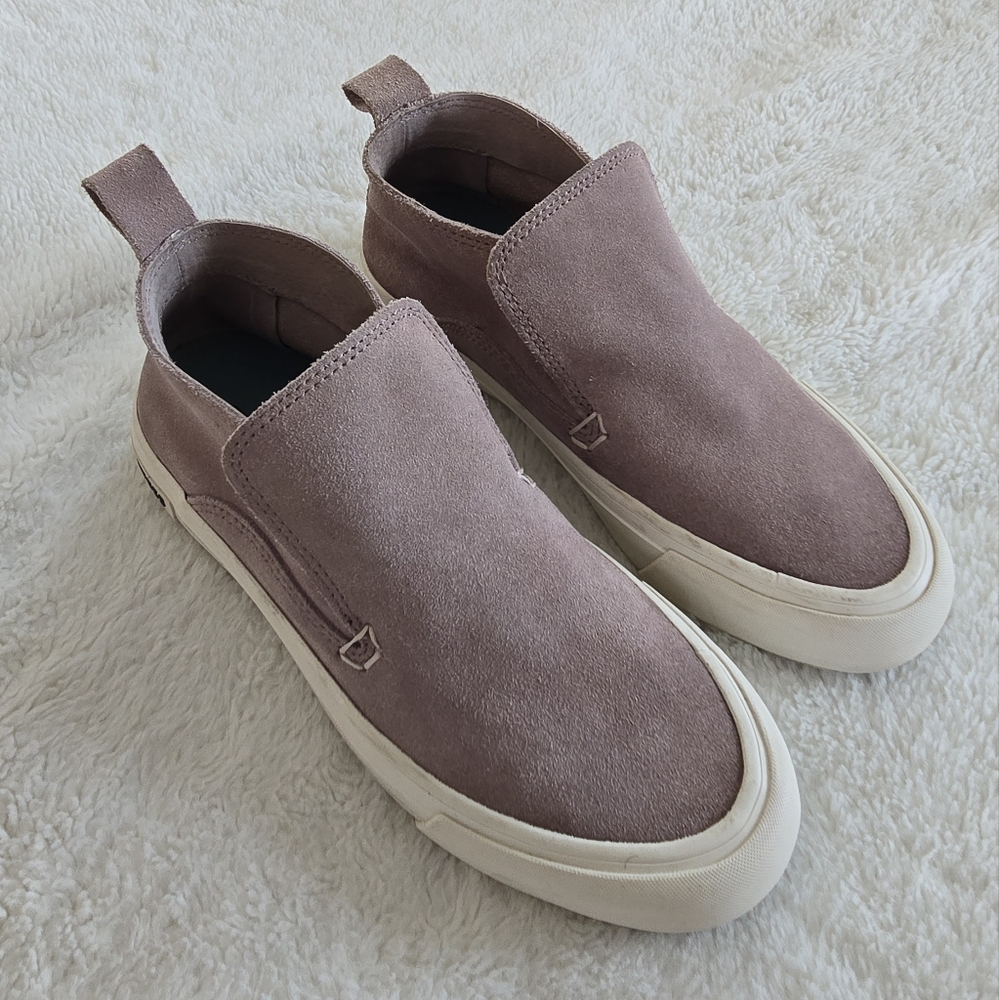 Like New: SeaVees Huntington Middie Suede Women 6